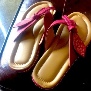 NWOT flip flop arch support sandals